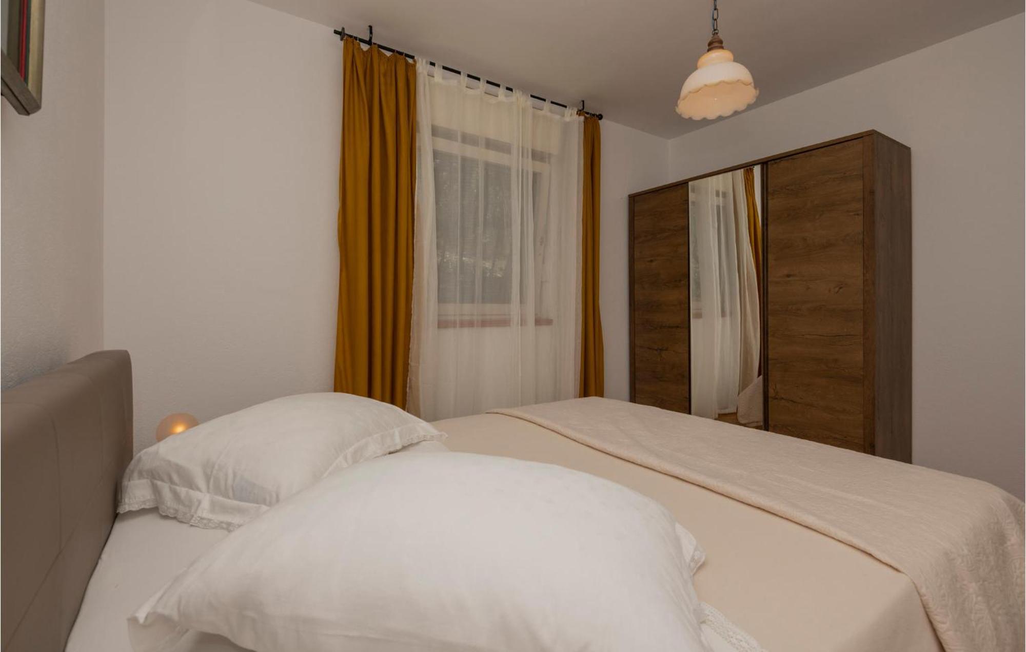 Nice Apartment In Tucepi With Wifi Extérieur photo