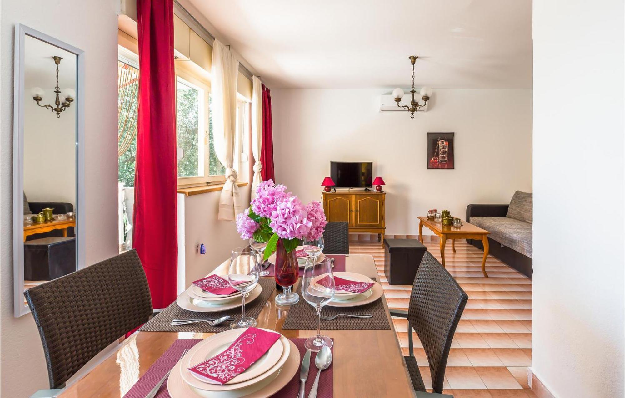 Nice Apartment In Tucepi With Wifi Extérieur photo