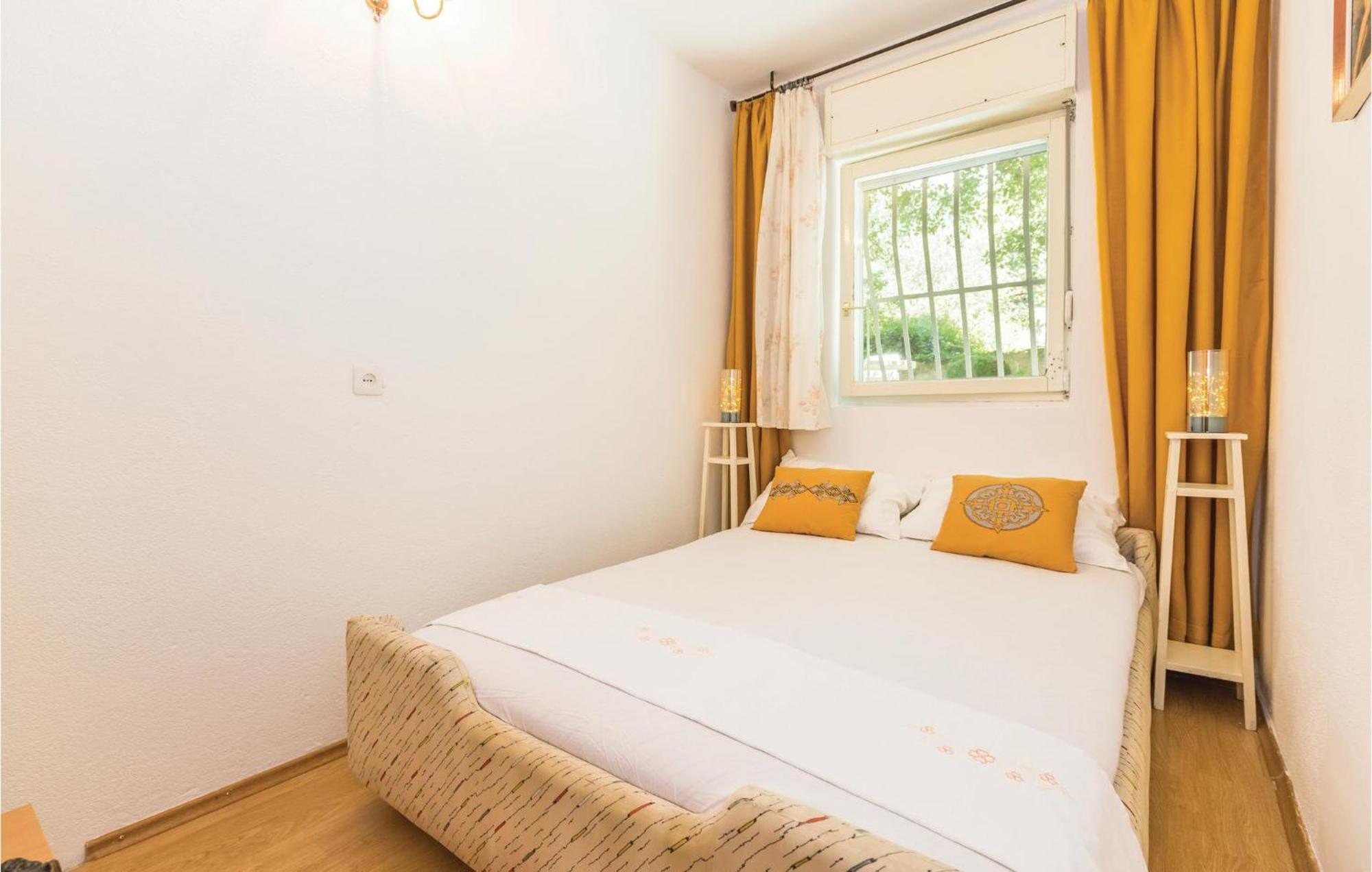 Nice Apartment In Tucepi With Wifi Extérieur photo